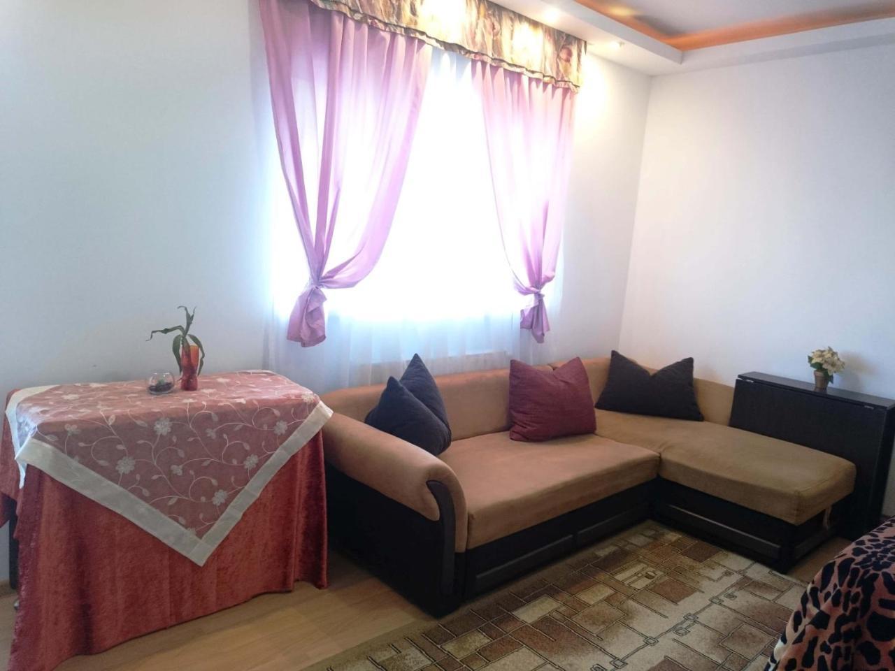 Rustic & Romantic Apartment Braşov Exteriör bild